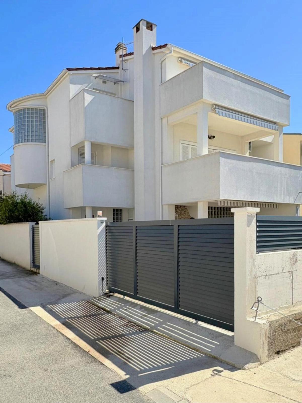 Spacious Chic Residence Ζαντάρ Εξωτερικό φωτογραφία